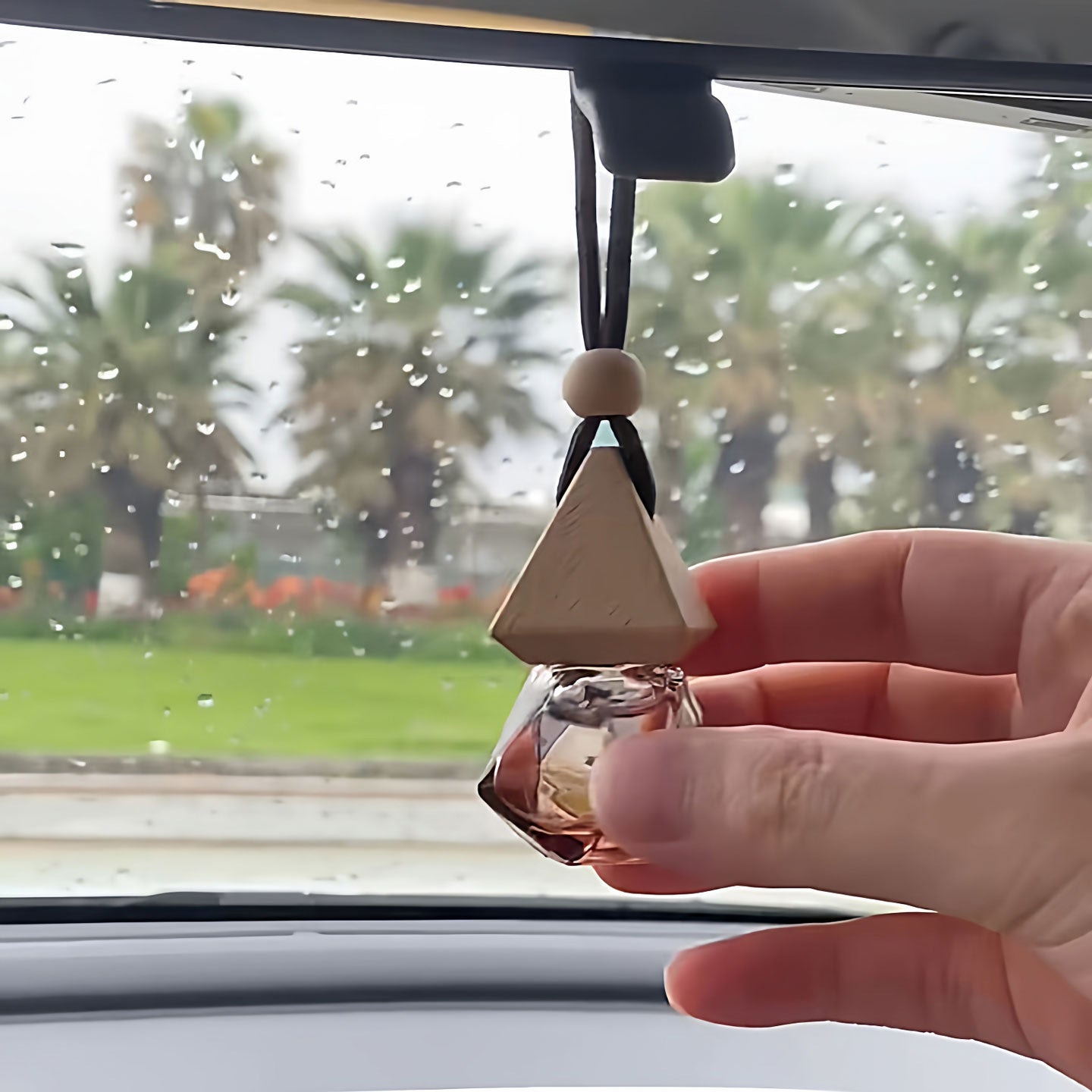 Yüksək səviyyəli Avtomobil Aromaterapiya Yanğınsöndürmə Şüşələri Öz-özünə quraşdırılmış Ətir Alt Butulkaları Avtomobil Asma Ornament Efir Yağı Uçucu Aroma Diffuzoru Qalıcı Ətir