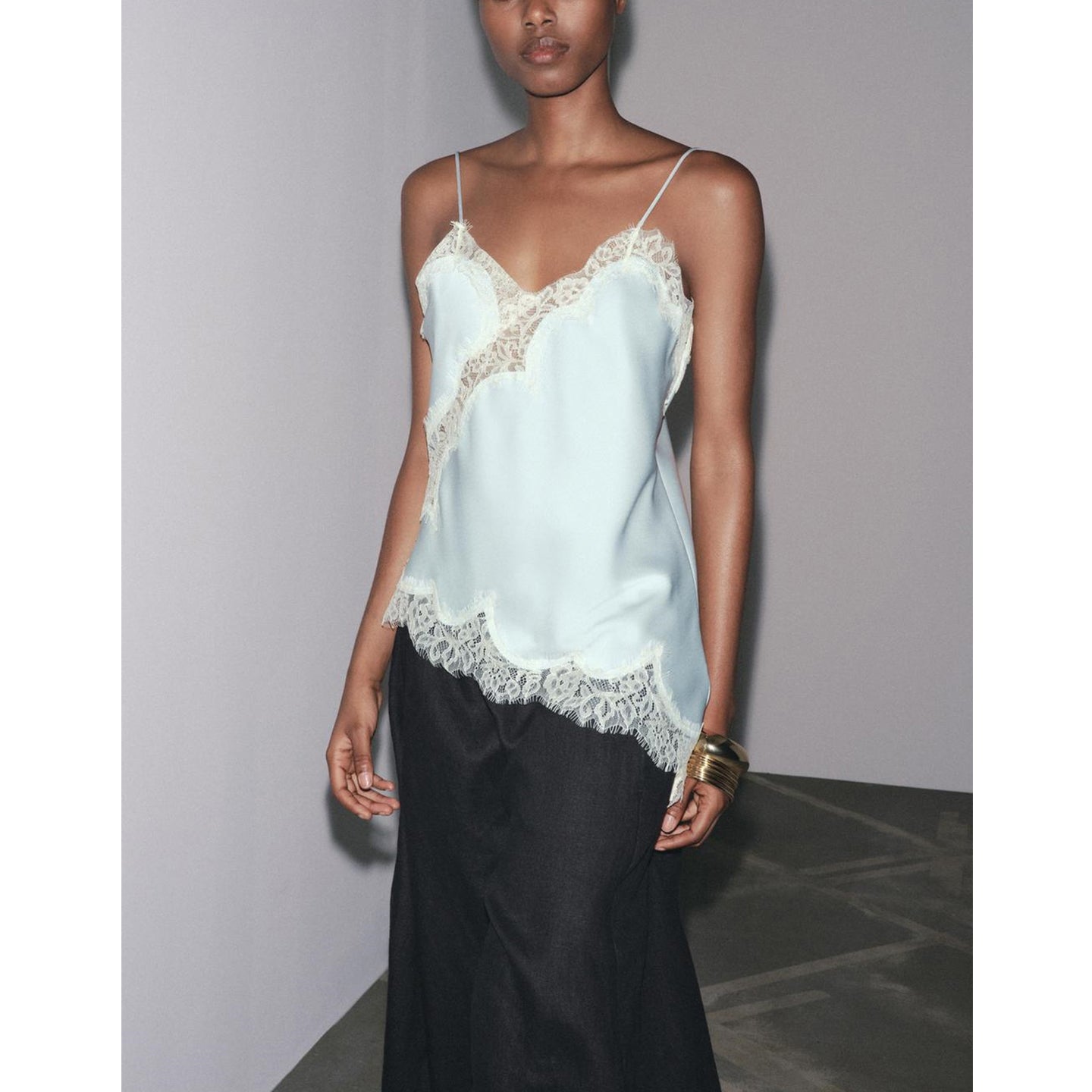 Yay Yeni Gəlişi Qadınlar üçün Gündəlik V-Yaxalı Asimmetrik Kənarlı Krujeva ilə Bəzədilmiş Alt Paltar Topu 5919105