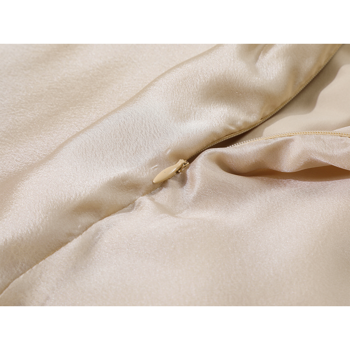 Cholisa-nın qadınlar üçün niş dizaynlı, yüksək səviyyəli qolsuz, yaxalı, çiyinləri bağlı bluza, zərif çəhrayı rəngli, fransız şık üslublu top.