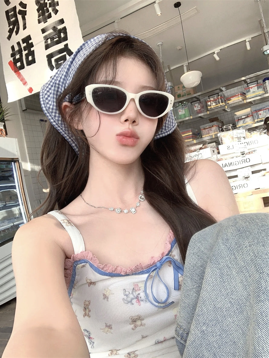 Ins Xiaohongshu eyni stildə ağ pişik gözlü qadın eynəkləri yüksək səviyyəli retro hottie anti-UV günəş eynəyi trendi