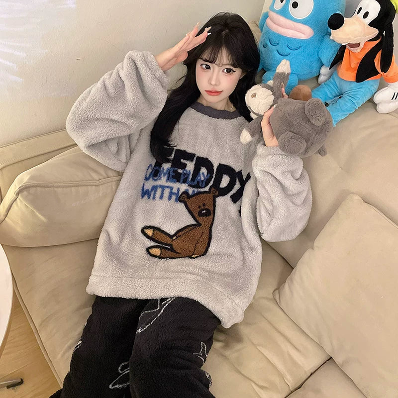 Cizgi filmi boz və qara pişik qış yeni mərcan yunlu pijama qadın yun astarlı və qalınlaşmış tələbə flanel ev geyimi xarici geyimlər