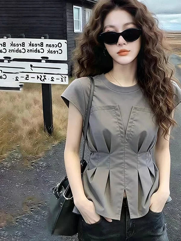 Yayda qadınlar üçün hazırlanmış saxta iki hissəli xarici üslublu qısaqol köynəklər, dəyirmi boyunlu, beldən sıxılmış, arıqlayan və yüksək səviyyəli moda toplar