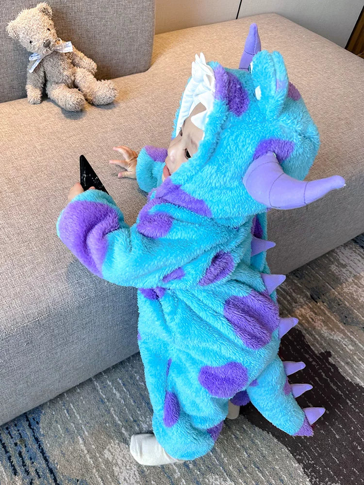 Körpə alt paltarları, payız və qış geyimləri, payız geyimləri, bədheybət və gülməli payız və qış açıq hava geyimləri, yeni doğulmuş körpə qış geyimləri, tuflilər