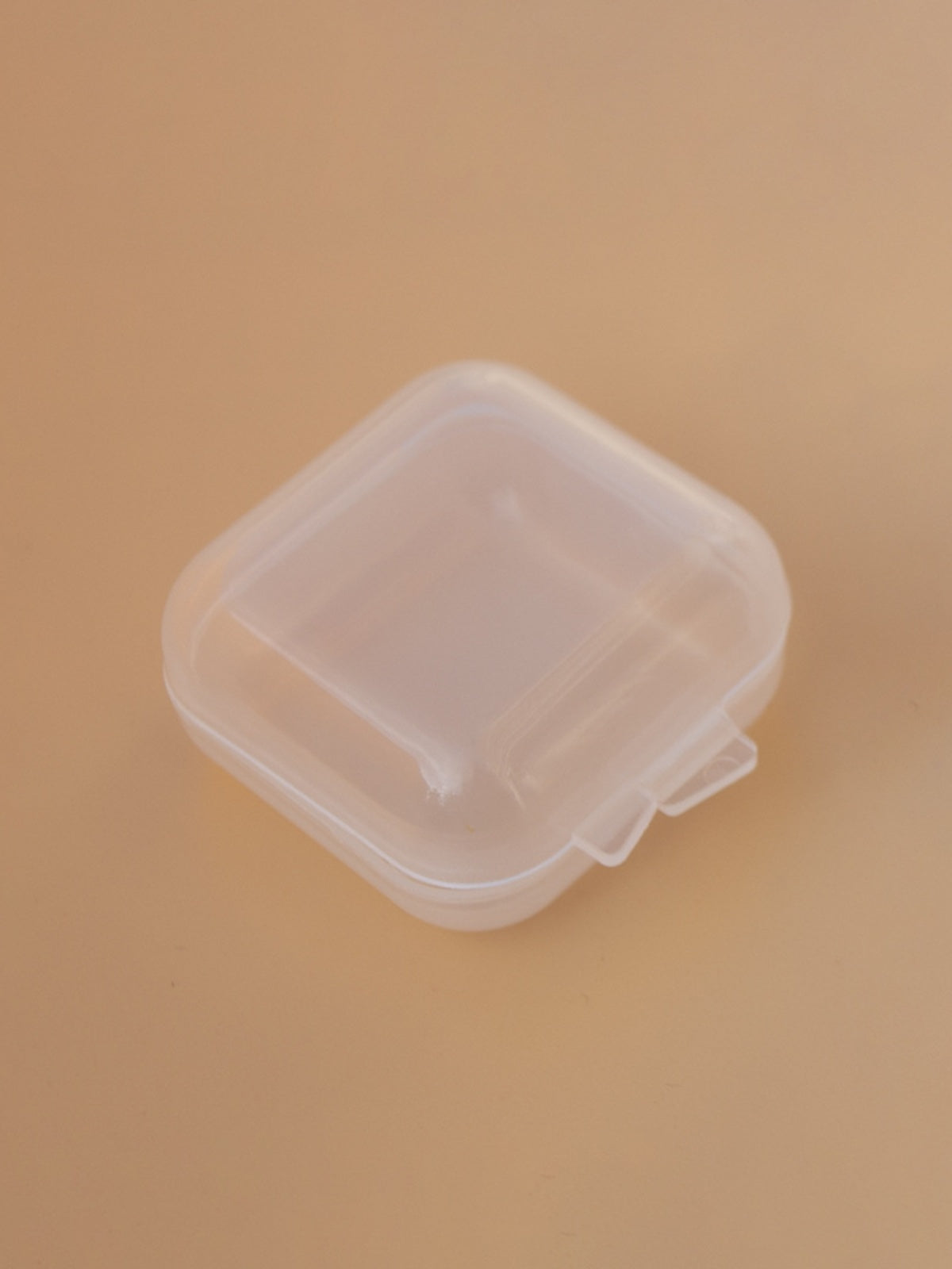 Şəffaf plastik kiçik kvadrat qutu qulaqlıq qutusu səs-küyə qarşı PP qələm ucu kiçik kvadrat qutu mini qapaqlı kiçik qutu kiçik plastik qutu saxlama