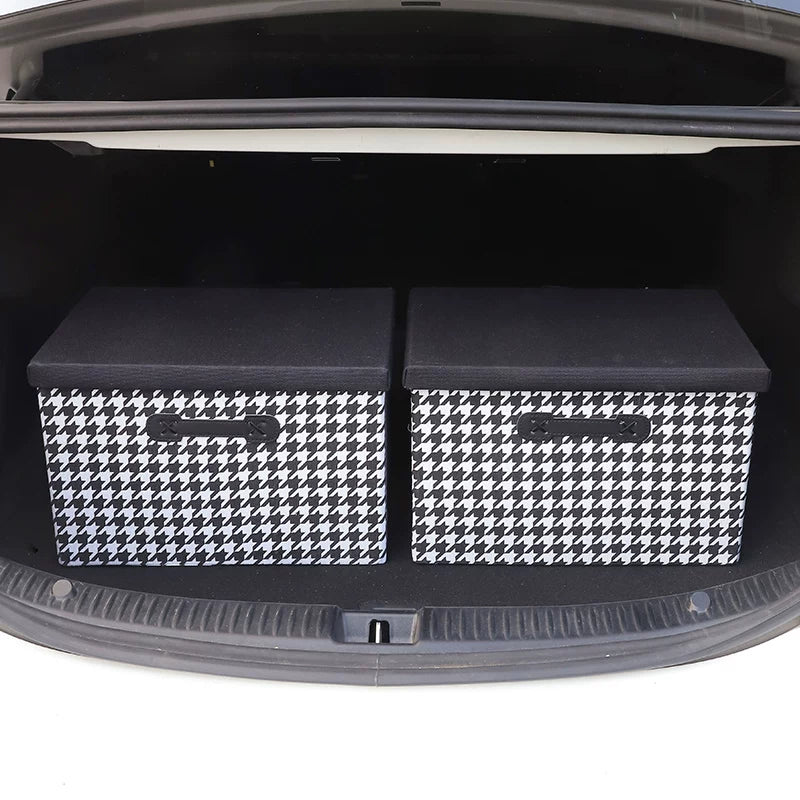 Baqaj təşkilatçıları, qatlanan saxlama qutuları və digər avtomobil saxlama həlləri daxil olmaqla, praktik avtomobil salonu aksesuarlarının tam kolleksiyası.