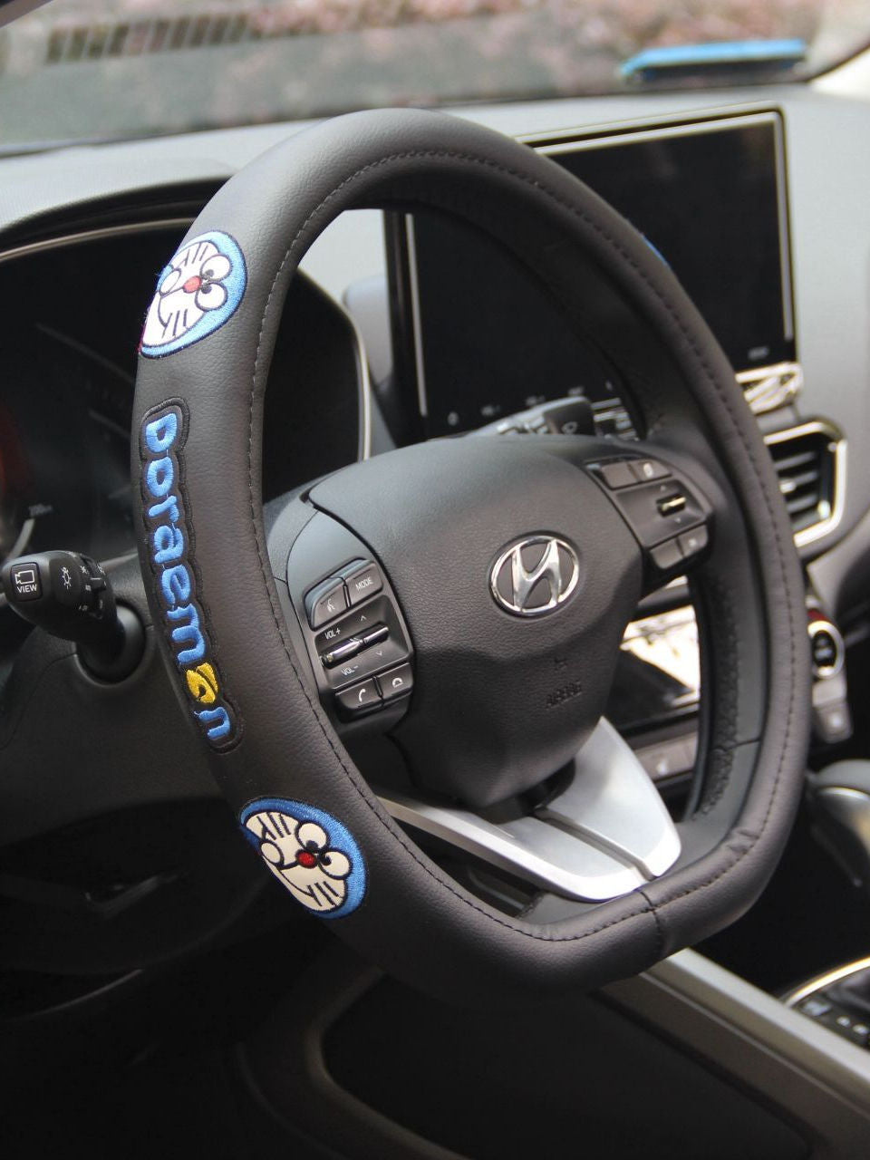 Breathable ice silk car steering wheel cover, cute cartoon style, suitable for all seasons, D-shaped, non-slip, sweat-absorbent, for men and women.