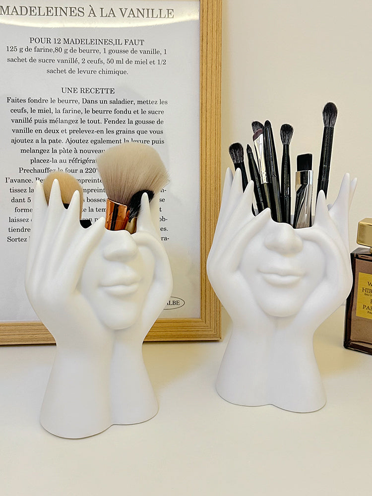 Nordic abstract face makeup brush holder, desktop eyeshadow, eyebrow pencil, brush holder and pen holder that can be shared on Instagram.