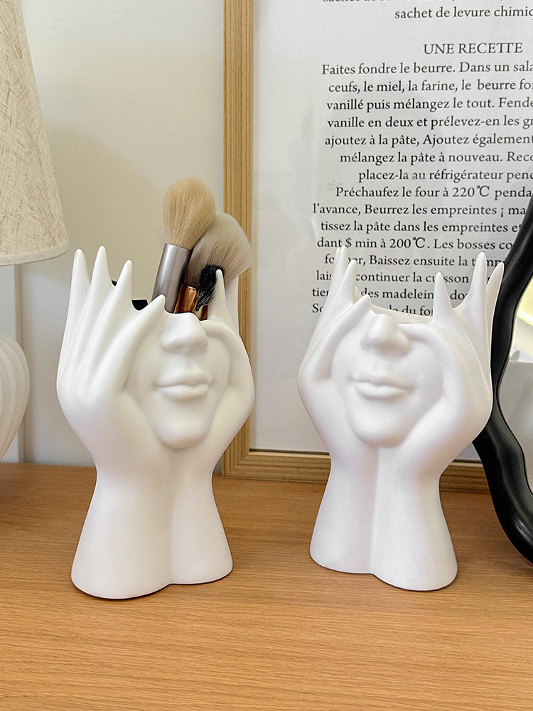 Nordic abstract face makeup brush holder, desktop eyeshadow, eyebrow pencil, brush holder and pen holder that can be shared on Instagram.