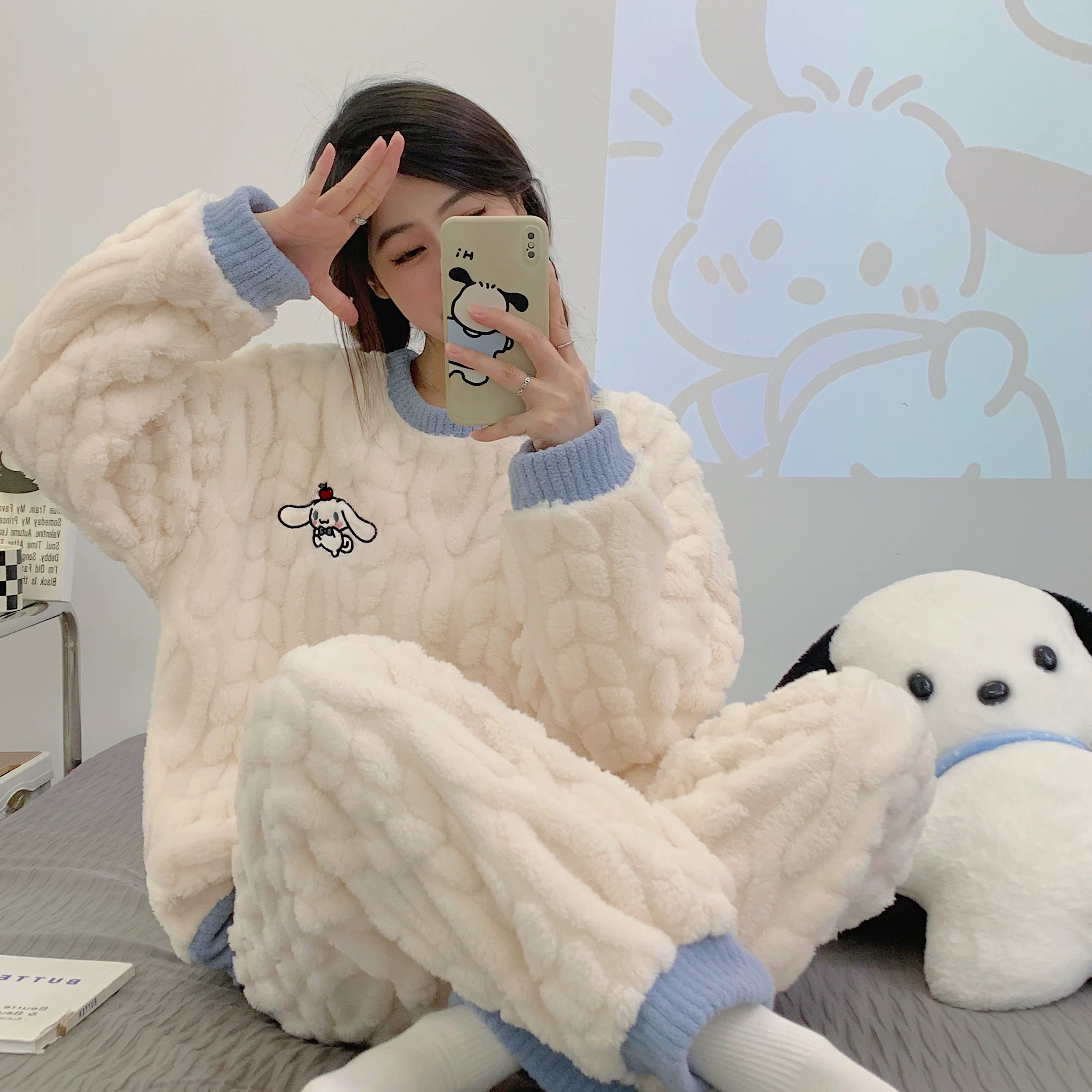 Cizgi filmi boz və qara pişik qış yeni mərcan yunlu pijama qadın yun astarlı və qalınlaşmış tələbə flanel ev geyimi xarici geyimlər