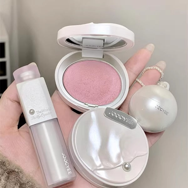 Joocyee Oyster Heart Pearl Məhdud Buraxılış Ənlik S224 (Yumşaq Çəhrayı) - Zərif, aydın və şəffaf, incə atlaz parıltılı ənlik.