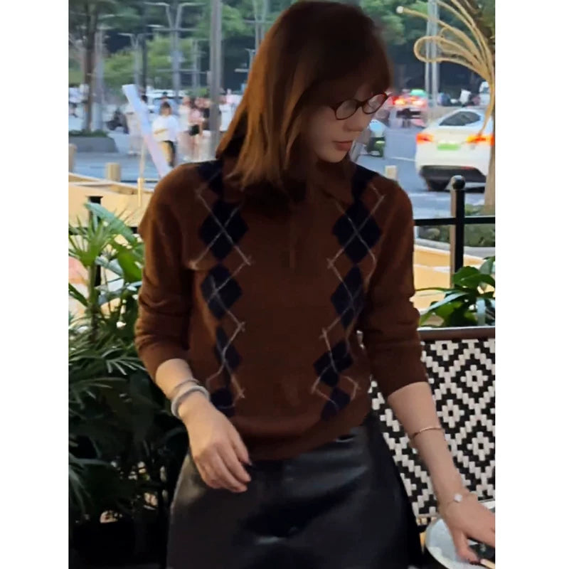 Qadınlar üçün incə, yaraşıqlı, isti və çoxfunksiyalı toxunma polo köynək, erkən payız və qış üçün idealdır. Fransız retro argyle yun top.