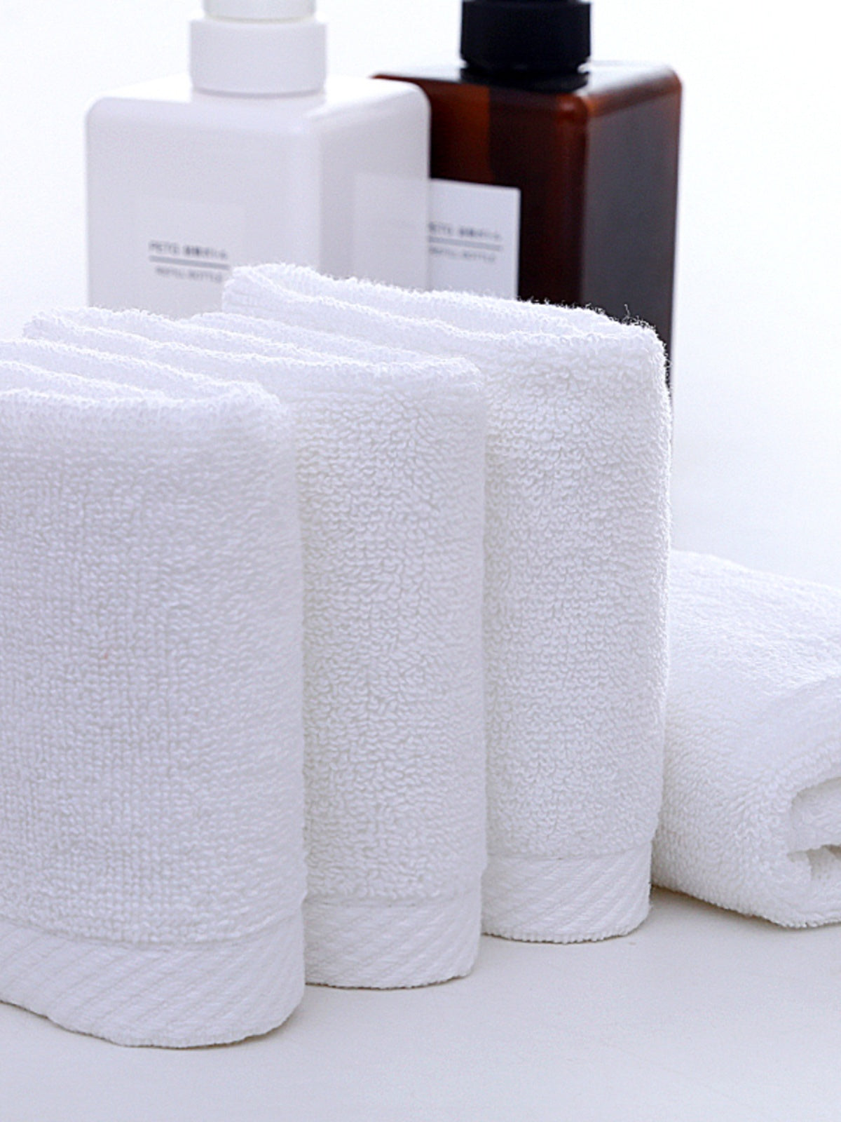Otel üçün ağ kiçik kvadrat dəsmal, kiçik pambıq dəsmal, restoran təmizlik bezləri, otel gözəllik salonu, uşaq bağçası əl dəsmalı