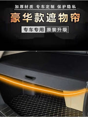 2003-23 ​​Porsche Cayenne equipped with a cargo cover, retractable tailgate, and original car sun visor.