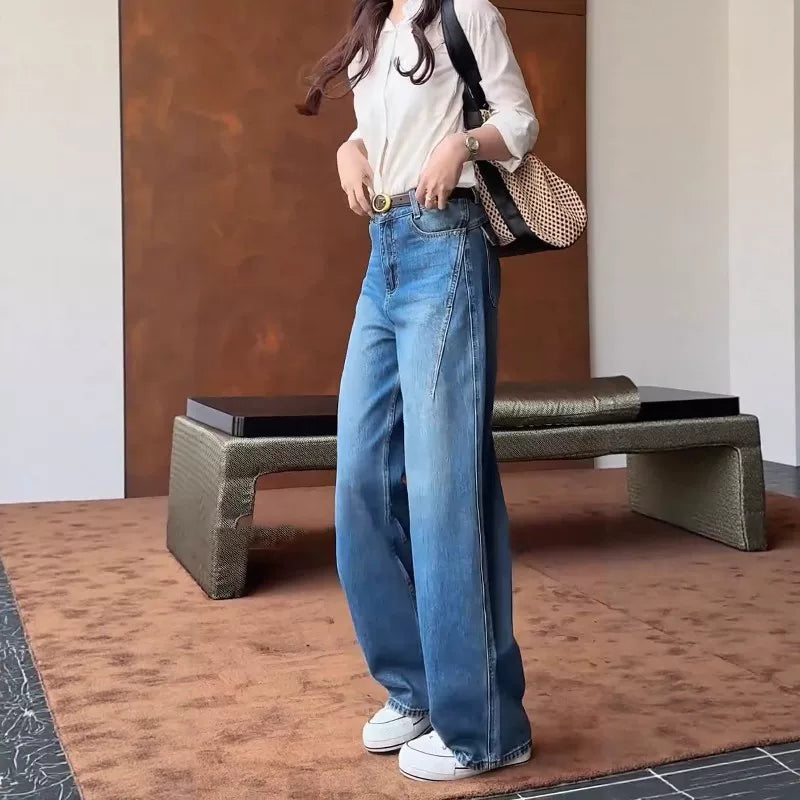 Qadınlar üçün mavi düz ayaqlı cins şalvar, yeni yaz üslubunda, böyük ölçüdə, yüksək belli, nazik formalı enli ayaqlı şalvar. Yüksək belli, arıqladıcı və enli ayaqlı dizayn.