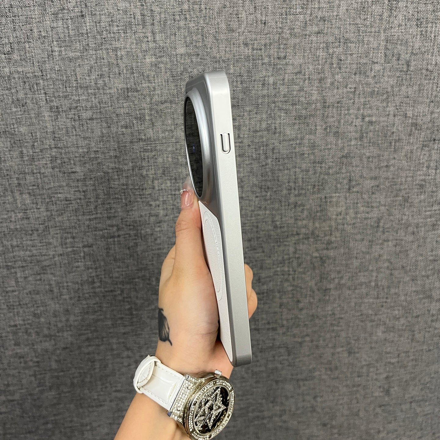 Üç Balıq [High-end Lychee Leather Magnetic Elegant White] vivox300ultra/x300/200p mobil telefon qutusu üçün uyğundur, yeni stil, lüks, düşməyə qarşı, hər şey daxil qoruyucu örtük, kişilər və qadınlar üçün dəbdədir