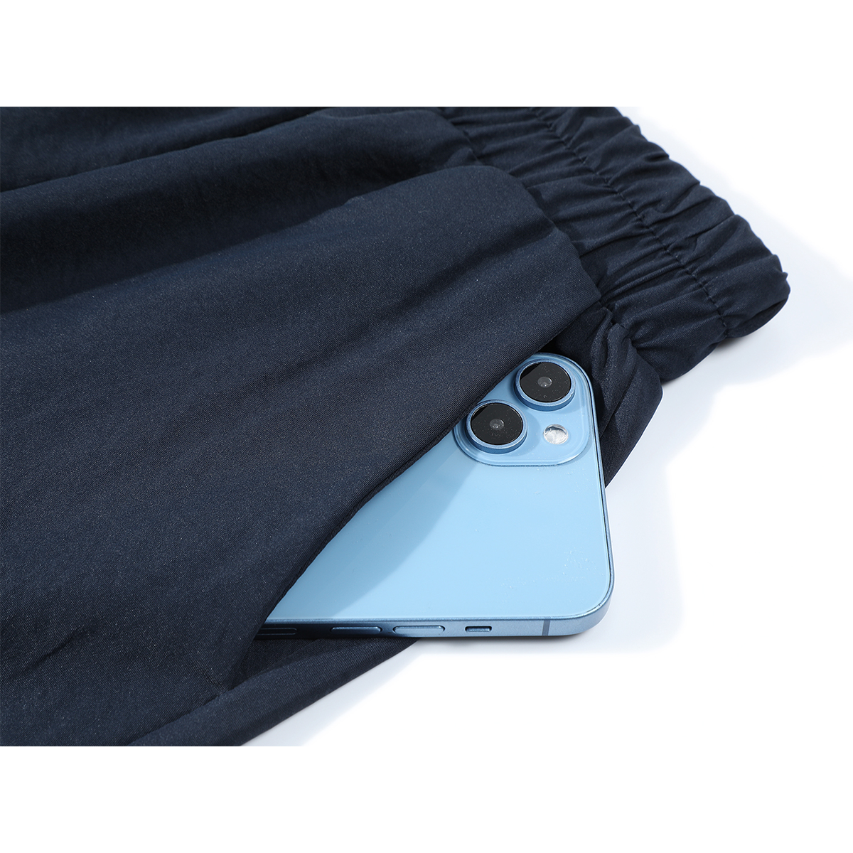 Bu ilin dəbli, geniş, dartılmış, qadınlar üçün gündəlik şalvarlar yüksək belli, arıqladıcı və yay üçün idealdır.