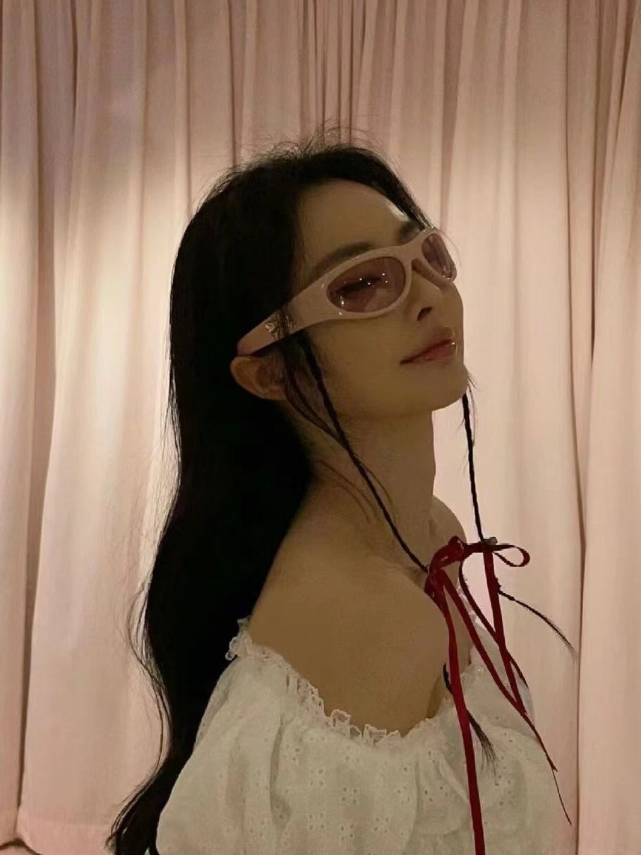 Jennie eyni stil günəş eynəyi 2024 yeni gm qadın moda yüksək səviyyəli mənalı kvadrat dəyirmi üz Amerika velosiped baş bandı günəş eynəyi