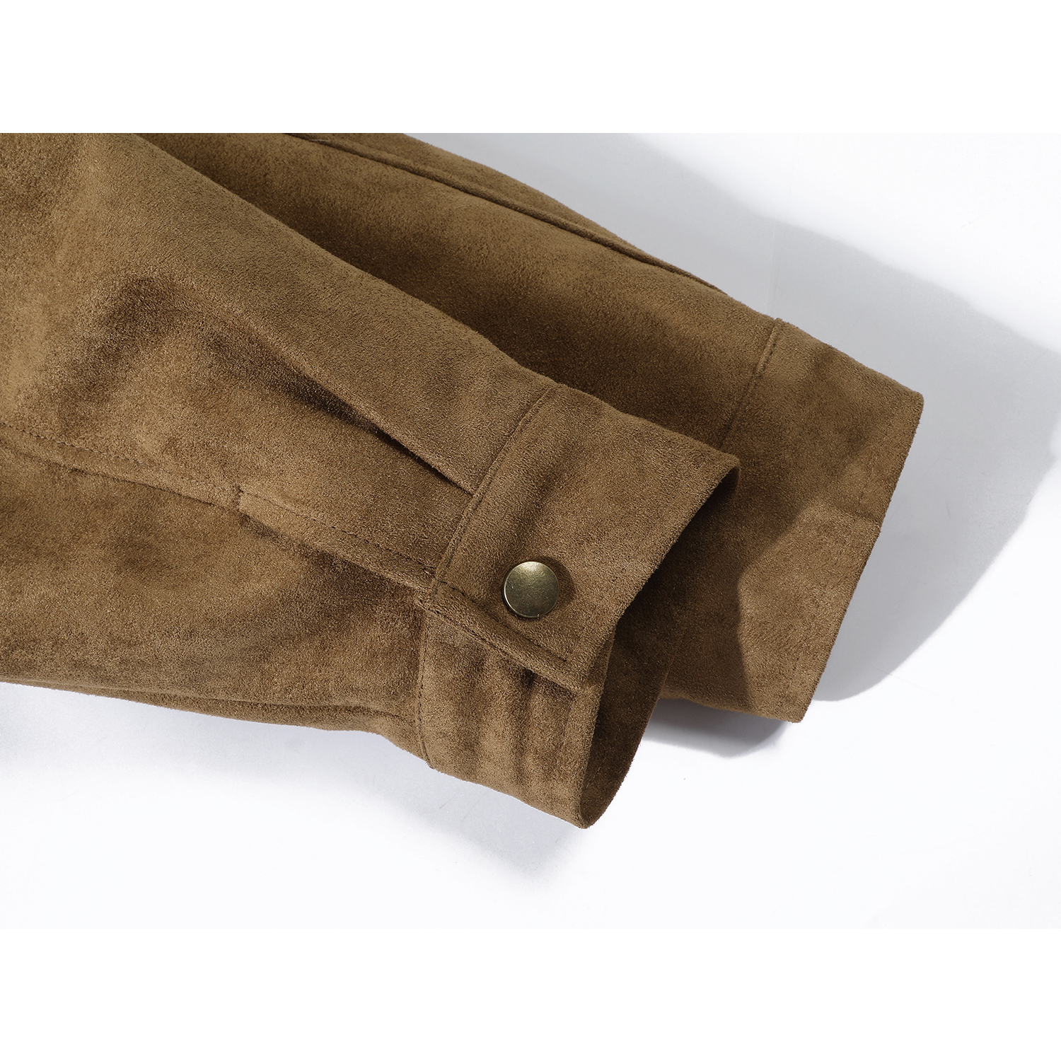 Cholisa-nın bu il dəbli və populyar qadın zamşa pambıq örtüklü paltosu qalın və sırınmış, çox şirindir, yeni qışın əvvəllərində geyilən üst geyimidir.