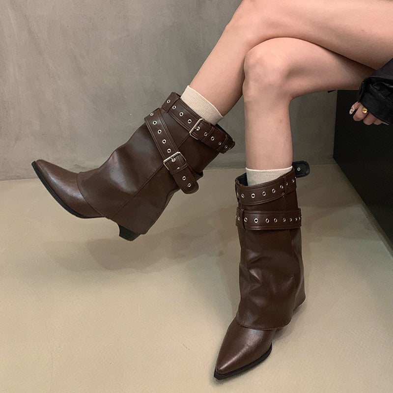 Dəbli qadın hündürdaban çəkmələri və qısa çəkmələri