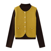 Cholisa-nın payız və qış üçün rəngli, qısa toxunmuş, dairəvi yaxalı, özünəməxsus və gözəl laylı jileti.