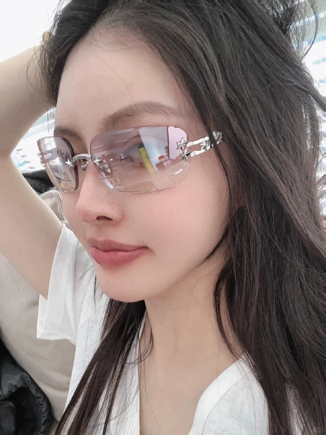 Jennie'nin eyni üslublu çərçivəsiz günəş eynəyi qadınların yüksək səviyyəli birgə ulduz rhinestone isti qız tərzi Y2K günəş eynəyi trendi
