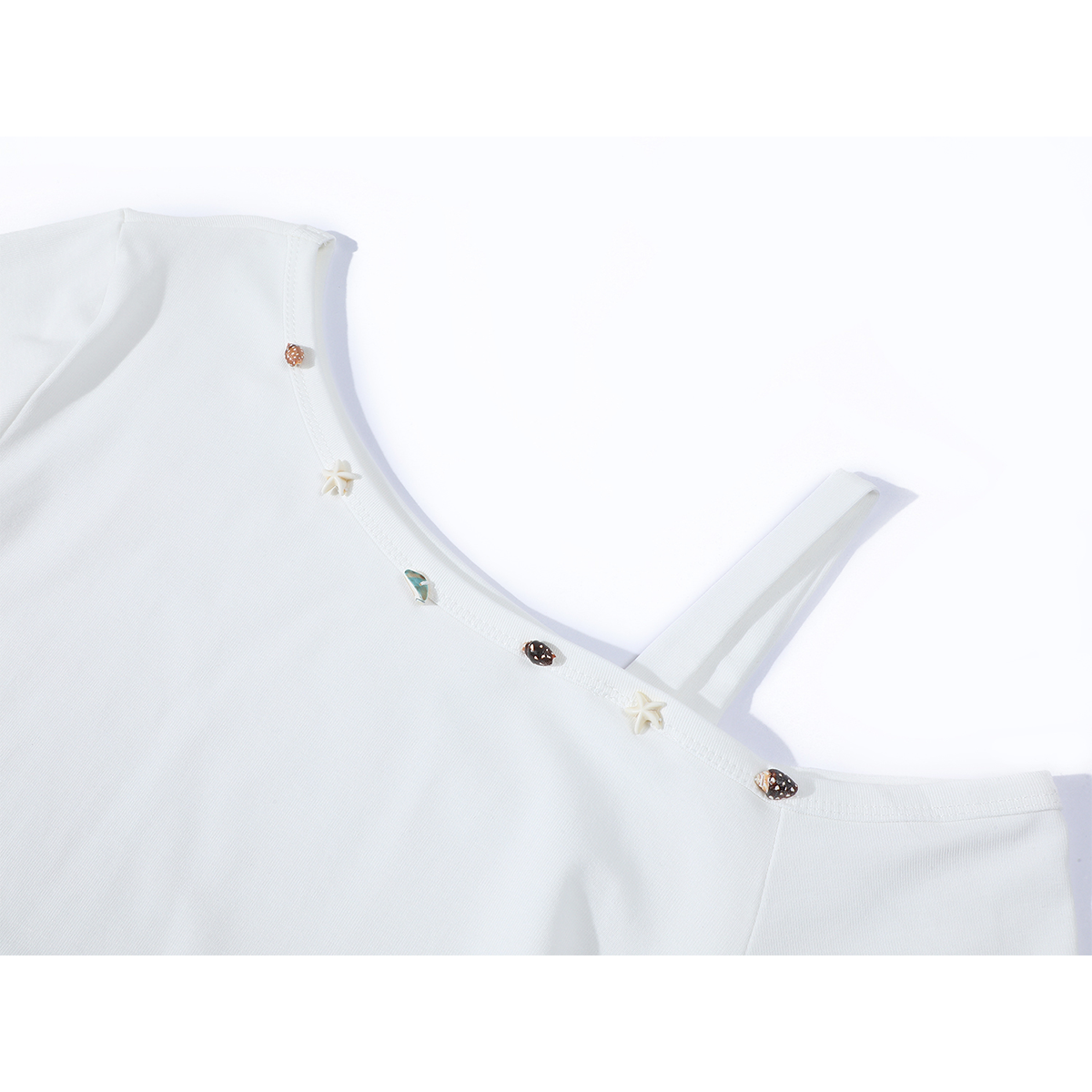 Chalisa Qadın Dizayner Topu, 2026 Yeni Stil, İsti Satış, Zərif, Arıqladıcı, Çiyinsiz Ağ Qısa Qollu Köynək, Yay Geyimi