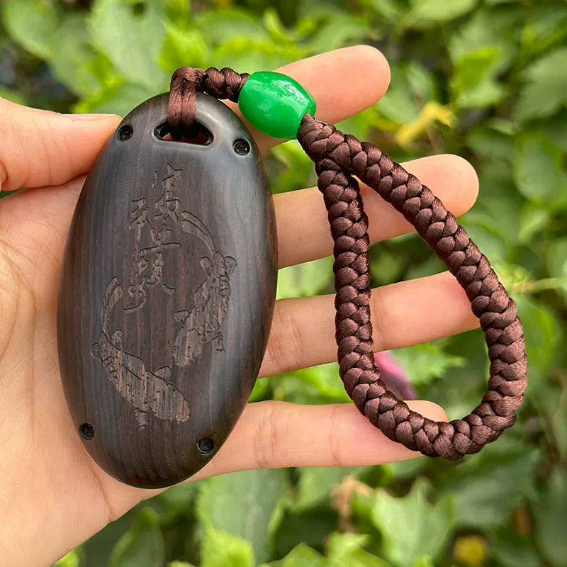 The Nissan Teana key rings made of sandalwood are compatible with the 14th generation Sylphy, X-Trail, Patrol, Qashqai and Murano.