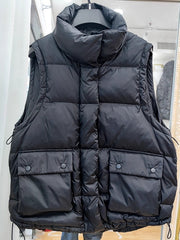 Qadınlar üçün böyük ölçülü, boş formalı, puflu gödəkçə/jilet, 2026-cı ilin payız/qış mövsümünün yeni üslubunda, böyük ölçülü qadınlar üçün dəbli və çoxfunksiyalı qolsuz puflu gödəkçə.