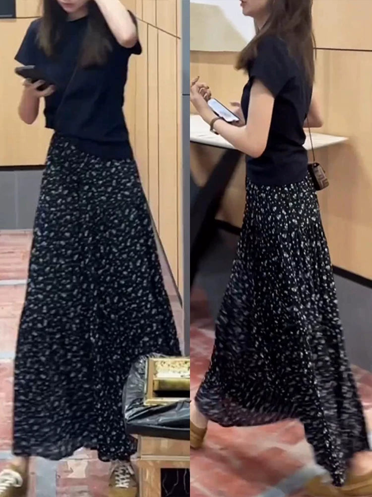 Əla görünüşlü yay paltarı ootd materialı qara qısaqol köynək çiçəkli yubka qadınlar üçün iki parça kostyum yubka