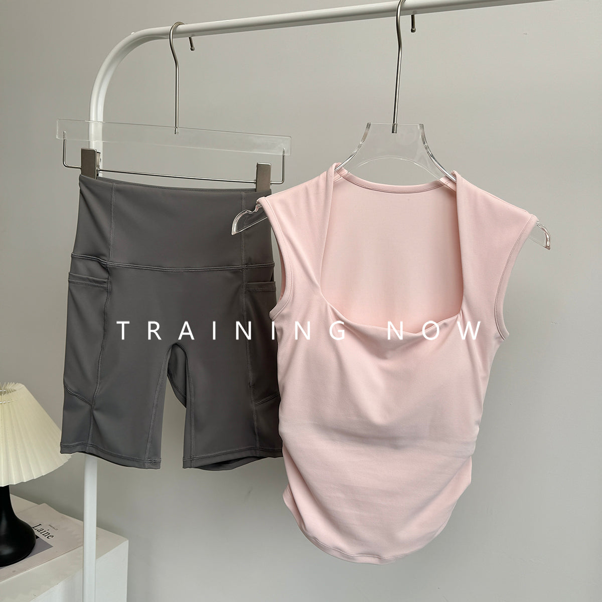 Qadınlar üçün dəbli fitnes kostyumu yay hamısı bir yerdə Pilates yoqa jileti, tez quruyan peşəkar idman məşqi səhər qaçış kostyumu