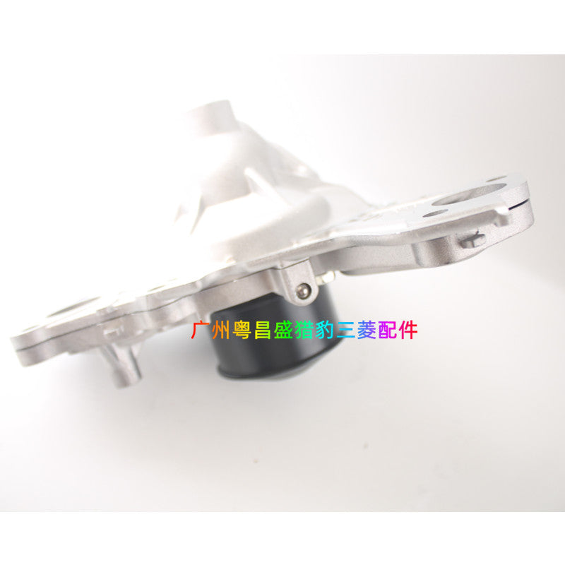 Mitsubishi Pajero V73 water pump, V73V75V77V93V97 water pump kit, engine cooling water pump, with gasket.
