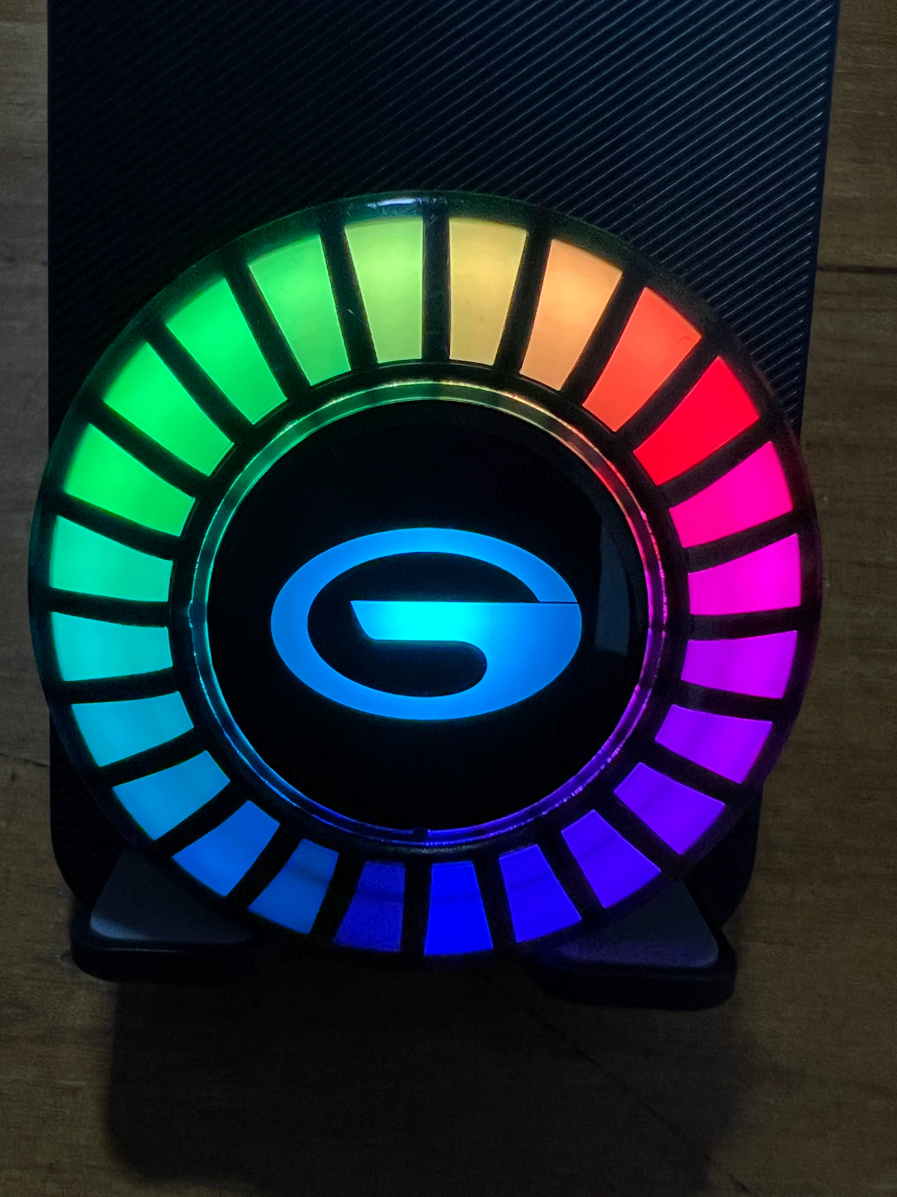 Yeni Təkmilləşdirmə Maqnit Emiş RGB Avtomobil Səsli İdarəetmə Pikap Mühit İşığı Ağıllı Avtomobil Havalandırma Ritmi İşıqlı Dekorasiya