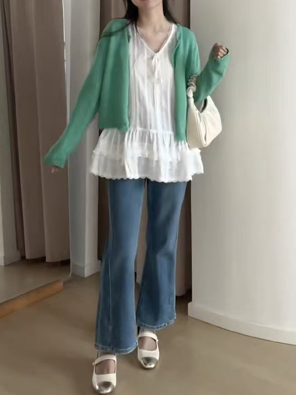 Ağ köynəyin üzərinə qatlanmış, böyük ölçülü, krujeva, çoxmərtəbəli ətəkli qolsuz, yaz üçün don, böyük ölçülü qadınlar üçün idealdır.