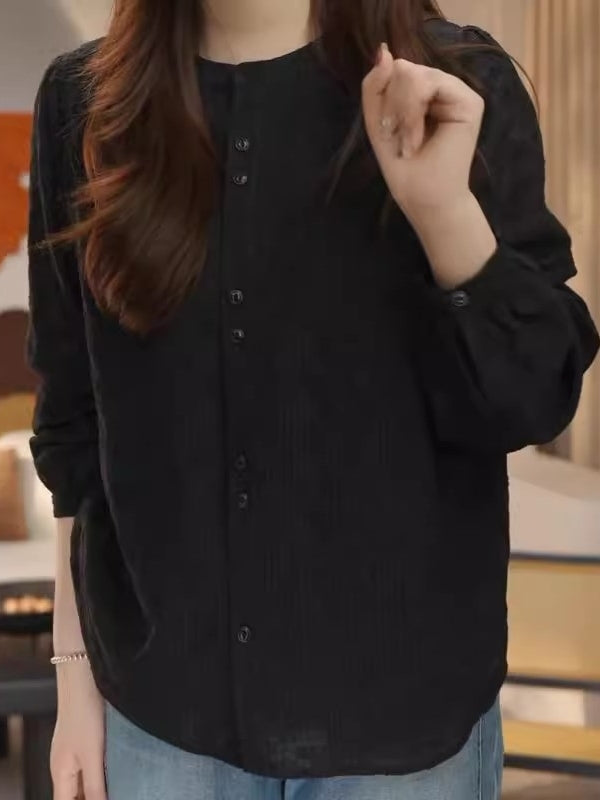 2026-cı ilin yazı üçün mükəmməl olan, böyük ölçülü, şık, gənclik üçün tikmə ilə bəzədilmiş uzunqollu köynək. Boş formada, unikal və gözəl.