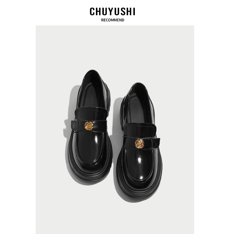 CHUYUSHI Camellia Love ~ Kiçik Qızılı Sikkə Tokaları ilə Qara Platformalı Loferlər, Qadınlar üçün Britaniya Üslubu