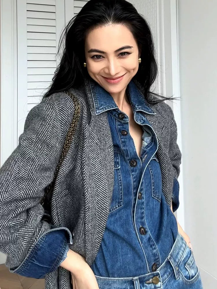 2025 Payız Mövsümü Yeni Qadınlar üçün Amerika Retro Rahat Təsadüfi Stil Tənbəl Dizaynlı Denim Köynək