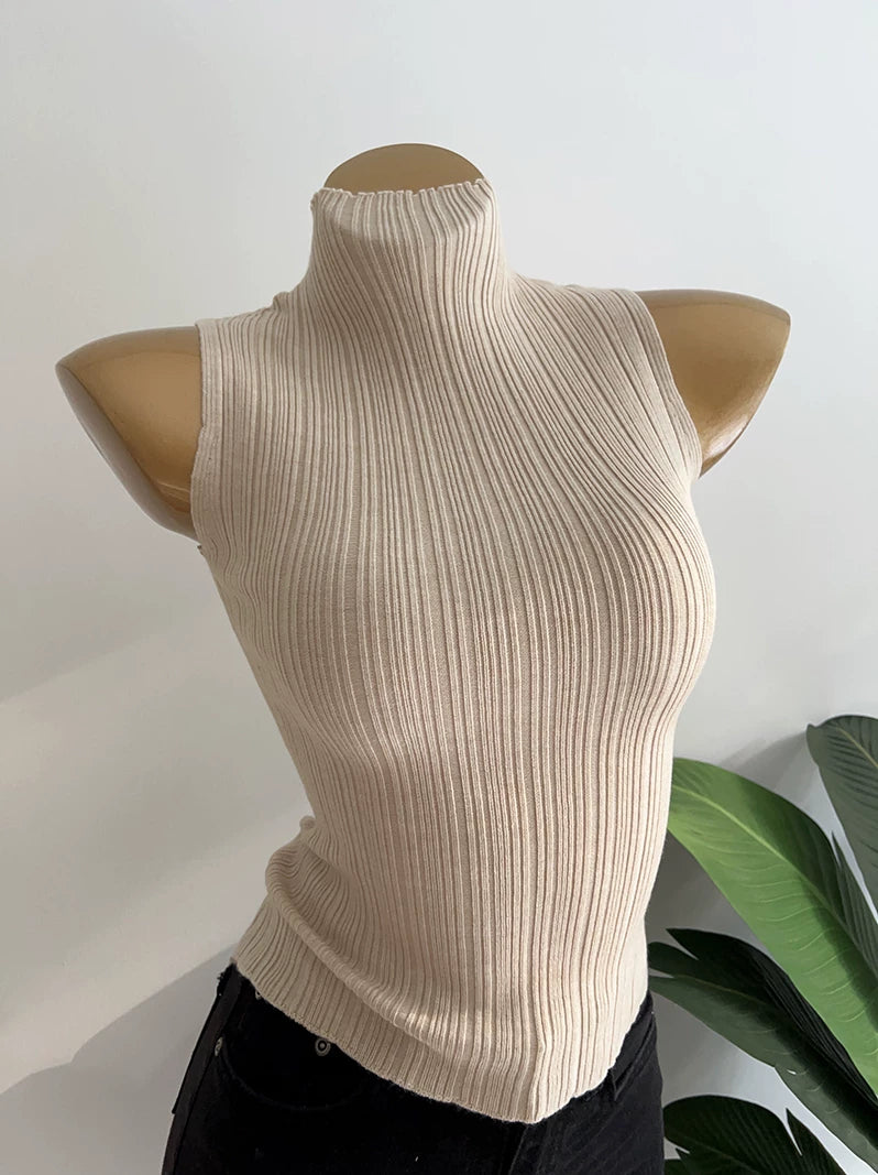 Çox yönlüdür! Bu Koreya üslubunda, şık, hündür yaxalı, qabırğalı qolsuz jilet əsas təbəqənin üzərinə qat-qat geyinmək üçün idealdır.