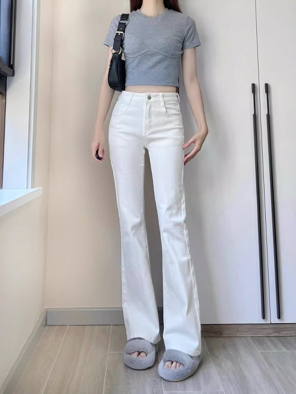 Qadın üçün böyük ölçülü ağ rəngli şalvar, yay üslubunda, nazik, yüksək belli, incə bədən quruluşuna malik, düz ayaqlı, yerə qədər uzun.