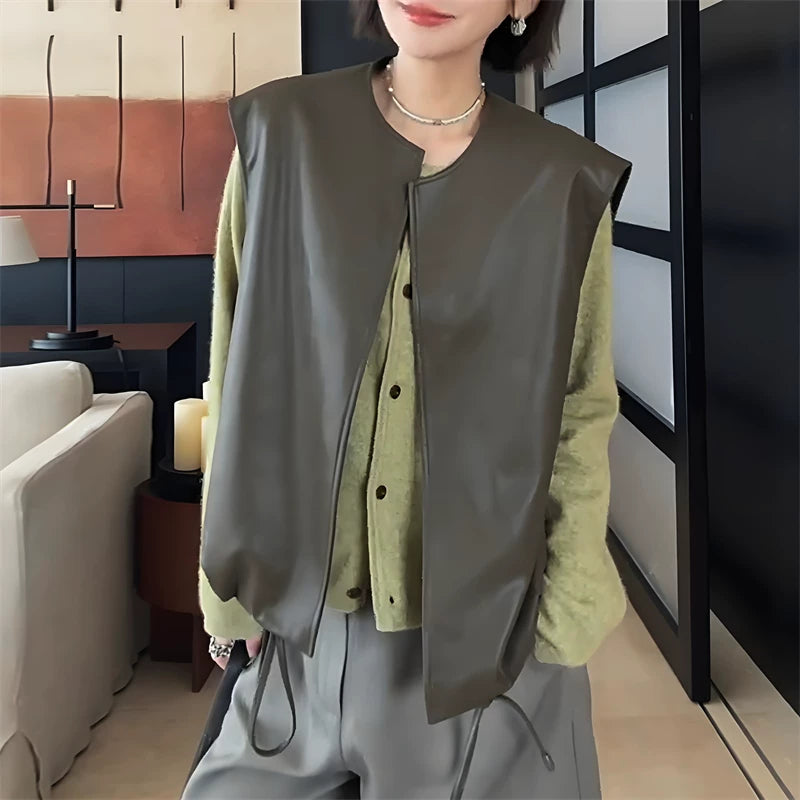 Qadınlar üçün böyük ölçülü, yüksək keyfiyyətli, vintage üslubunda qolsuz dəri jilet, yeni yaz üslubunda, geniş formada, arıqlama üçün.