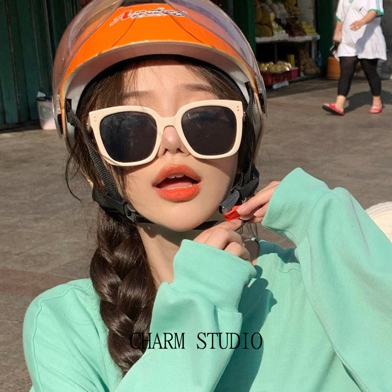 Retro jennie eyni üslubda südlü ağ günəş eynəkləri qadınların yay dənizkənarı tətil meydanı böyük çərçivəli küçə stili günəş eynəyi