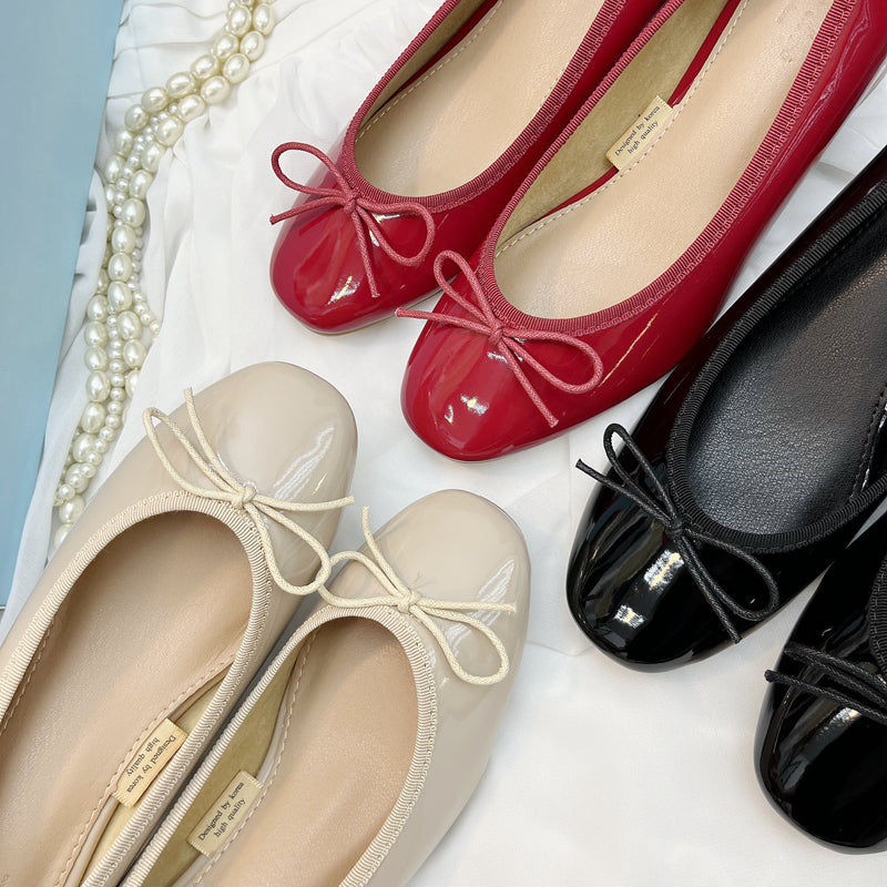 Yeni Koreya üslubunda ~ Balet bantlı ayaqqabı ~ Qalın daban, dairəvi burunlu, aşağı kəsikli, yumşaq laklı dəri, rezin altlıq, yaz və payız üçün idealdır.