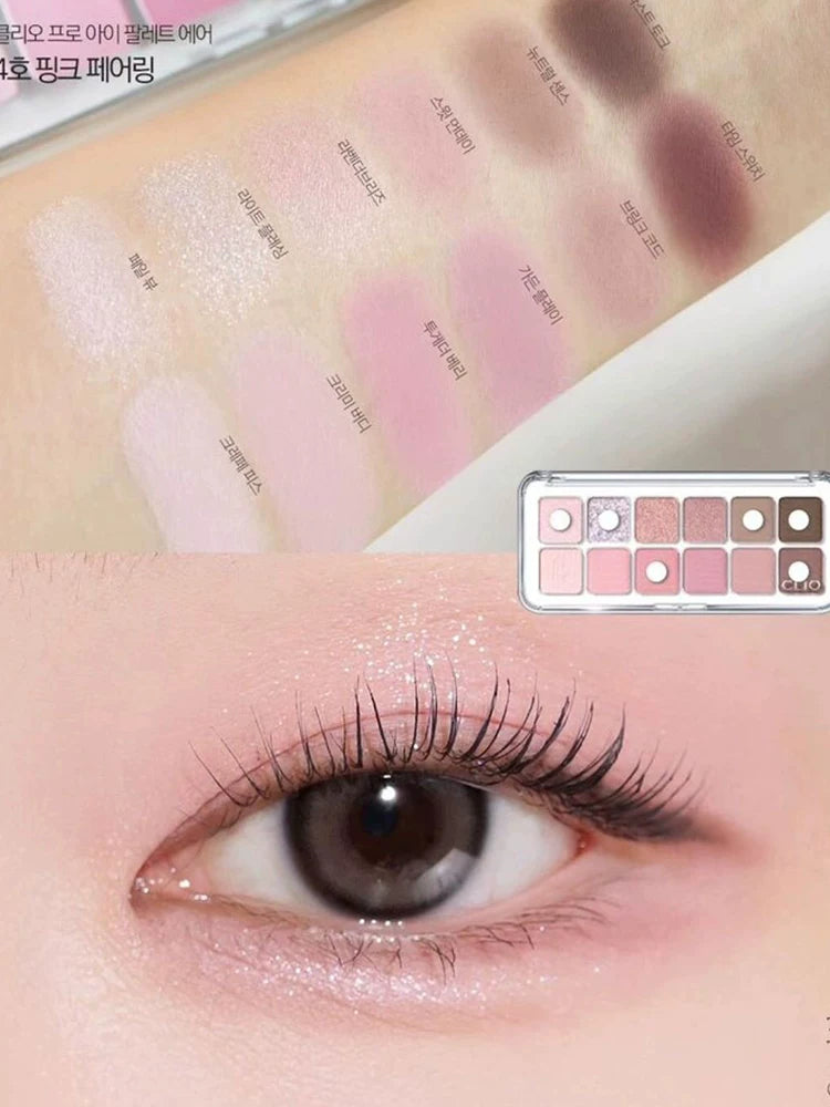 Clio Korea-nın payız/qış üçün yeni 12 rəngli göz kölgəsi palitrası, təbii torpaq tonları da daxil olmaqla, mat, parıltılı və vurğulayıcı çalarları özündə birləşdirir. (Orijinal məhsul)