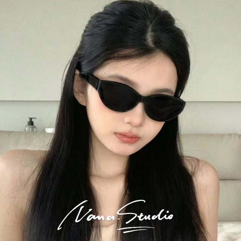 Jennie'nin qadınlar üçün eyni üslublu gün eynəyi, retro hottie, pişik gözlü kiçik çərçivəli eynəklər, polarizasiyalı anti-UV gün eynəyi, kiçik üz
