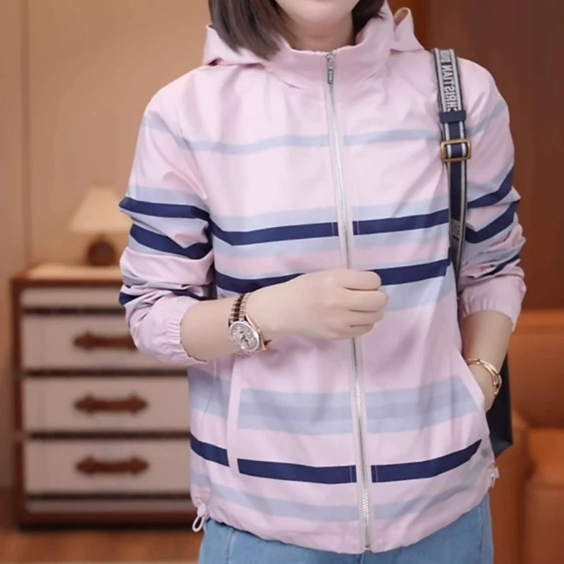 Böyük Ölçülü Qadınlar üçün Yaz Rəngli Bloklu Moda Küləkdən Qoruyucu Gödəkçə 2026 Yeni Stil, Arıqladıcı və Boş Uyğunluqlu, Yüksək Səviyyəli Top