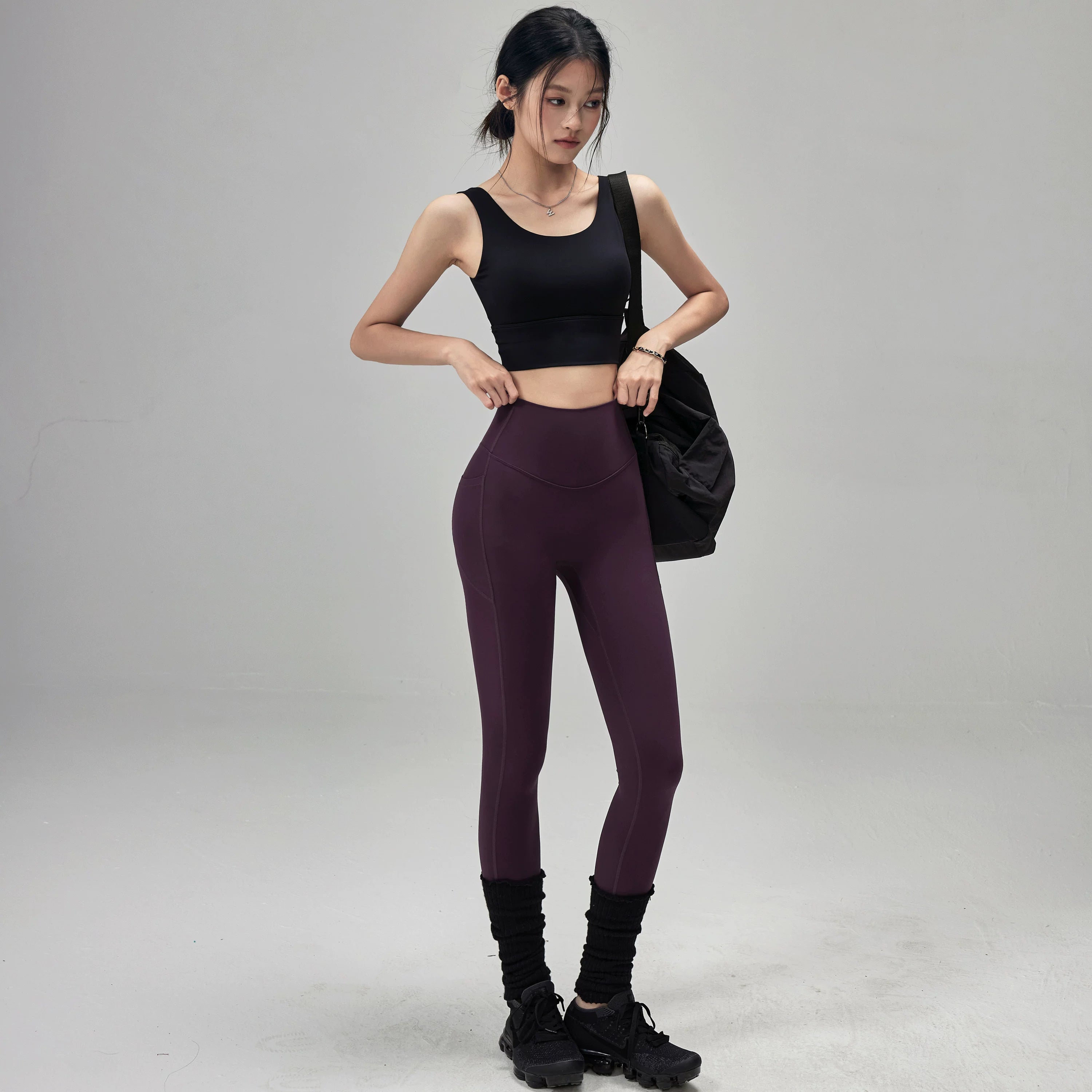 Fitness qız arxası gözəl idman büstqalteri yüksək intensivlikli zərbəyə davamlı yoqa jileti təkan qaldıran xarici geyimi qaçış məşq büstqalteri
