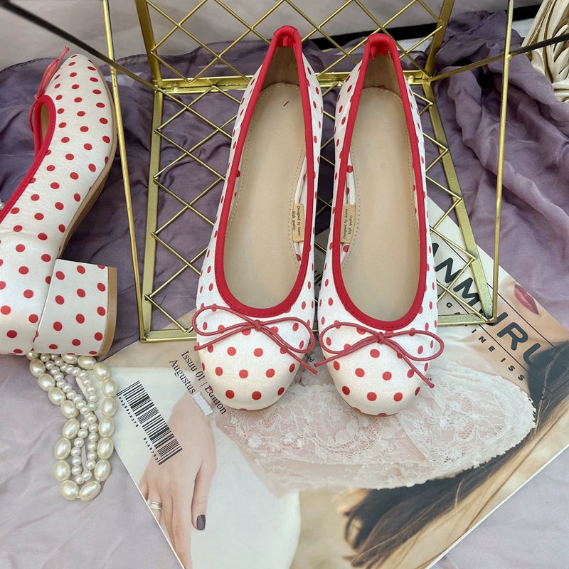 Yeni Koreya üslubunda ~ Balet bantlı ayaqqabı ~ Qalın daban, dairəvi burunlu, aşağı kəsikli, yumşaq laklı dəri, rezin altlıq, yaz və payız üçün idealdır.