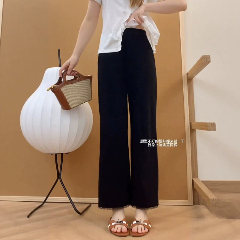 Böyük ölçülü qadın üçün elastik, dəbli, krujeva ilə işlənmiş qısa düz şalvar, yay üçün idealdır, arıqlamaq və kalçanı örtmək üçün idealdır, gündəlik stil.