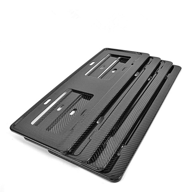 Yeni yol hərəkəti qaydaları, nömrə nişanı çərçivələri, nömrə nişanı mötərizələri və karbon lif modifikasiyaları olan Mercedes-AMG Brabus avtomobilləri üçün uyğundur.