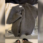 2025-ci ilin payızı üçün zərif boz qabırğalı qısaqol toxunmuş sviter, yumşaq və rahat dəyirmi yaxalı, çiyinləri açıq dizaynlı, çoxfunksiyalı köynək.