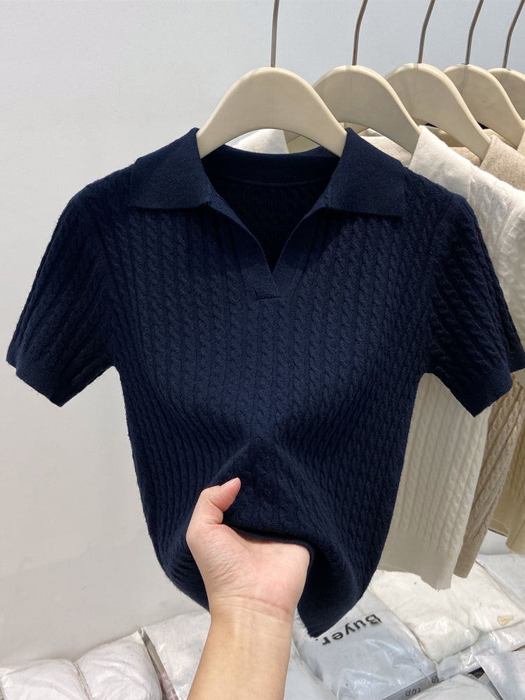 Retro kabel trikotaj polo köynək, qısaqol toxunma köynək, qadın 2025 yay yeni dəbi, V-yaxalı, incə oturacaq, qısa köynək, dəbli.